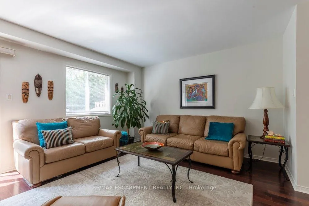 Photo 3 of Unit 1, 31 Moss Boulevard, Hamilton, Dundas — HOMEH