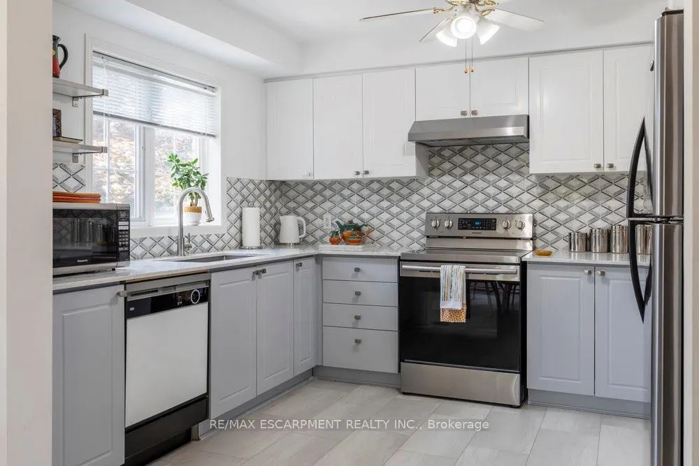 Photo 9 of Unit 1, 31 Moss Boulevard, Hamilton, Dundas — HOMEH