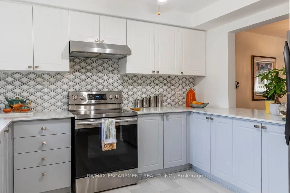 Photo 10 of Unit 1, 31 Moss Boulevard, Hamilton, Dundas — HOMEH