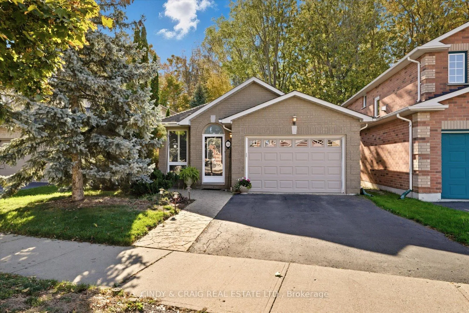 Photo 1 of 318 Sandringham Drive, Clarington, Courtice — HOMEH