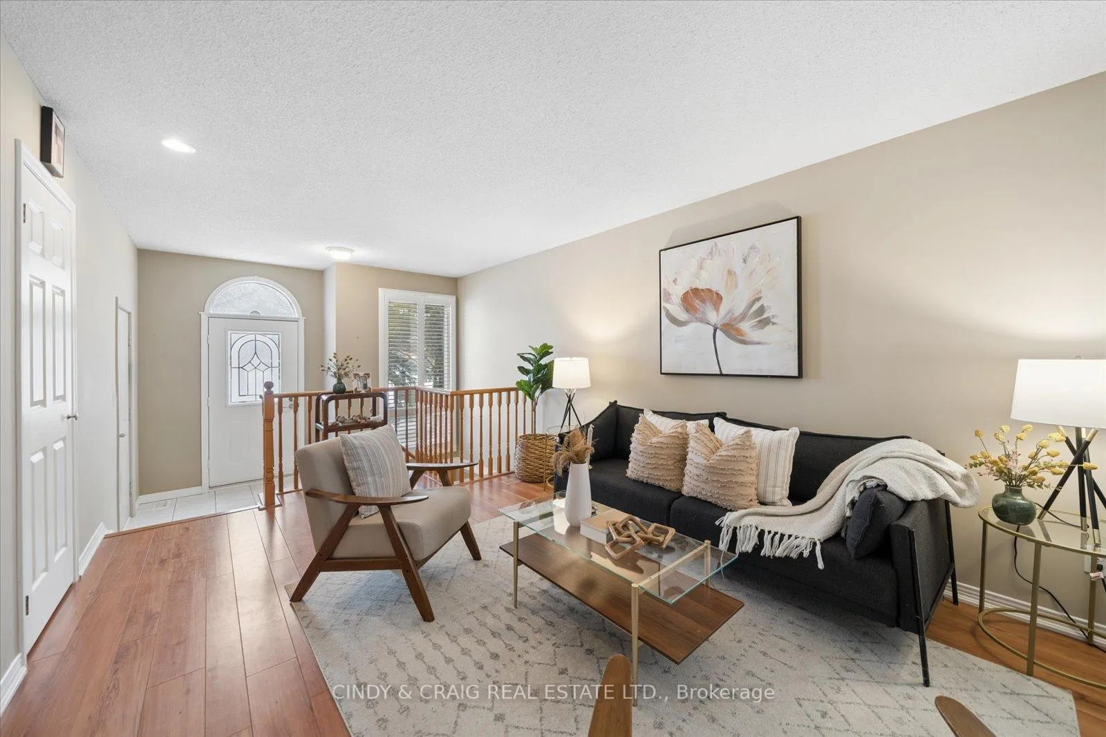 Photo 2 of 318 Sandringham Drive, Clarington, Courtice — HOMEH