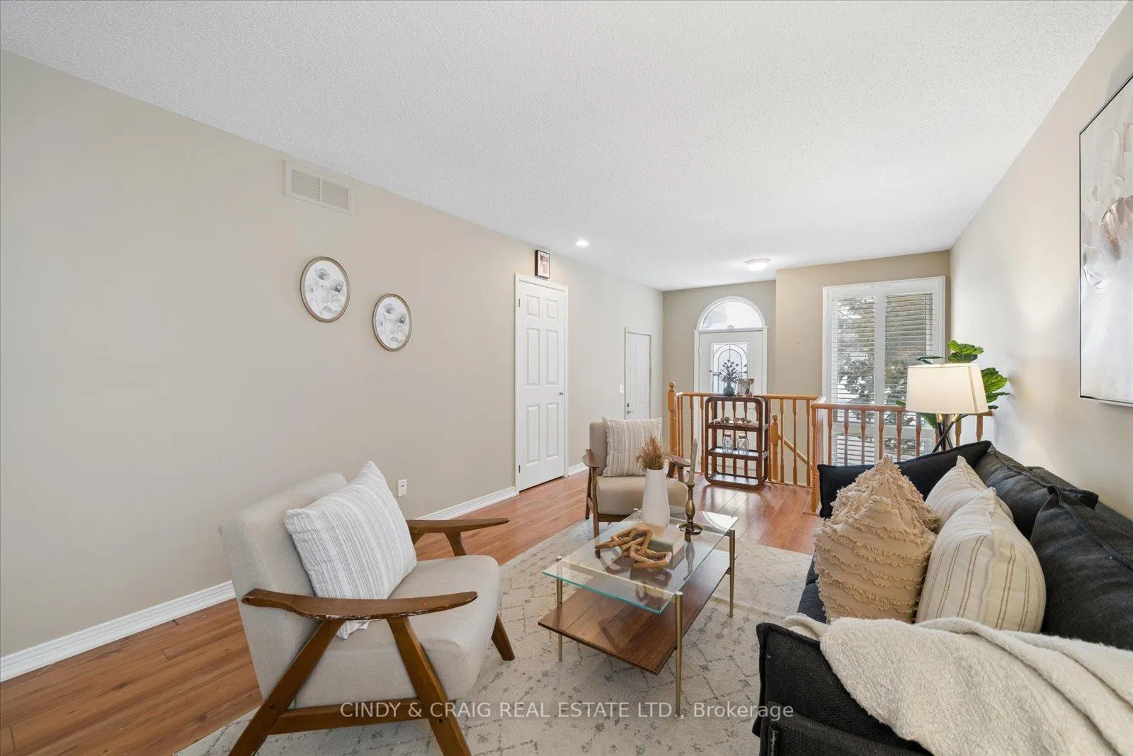 Photo 3 of 318 Sandringham Drive, Clarington, Courtice — HOMEH