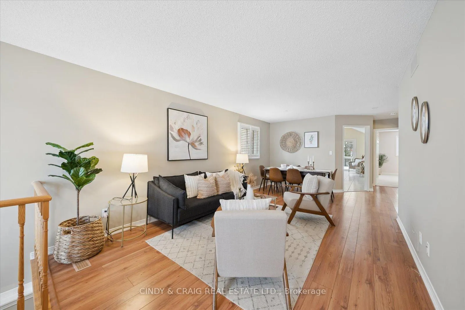 Photo 4 of 318 Sandringham Drive, Clarington, Courtice — HOMEH
