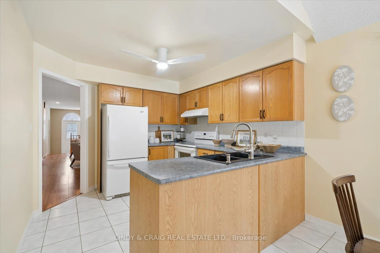 Photo 6 of 318 Sandringham Drive, Clarington, Courtice — HOMEH