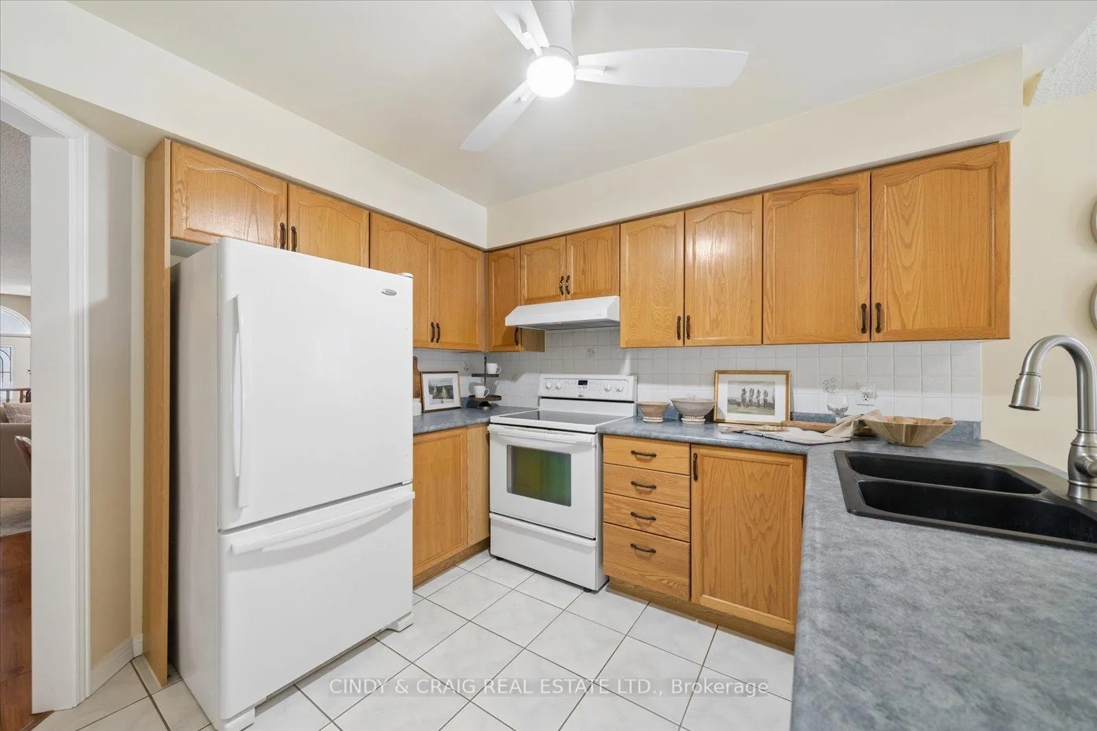 Photo 7 of 318 Sandringham Drive, Clarington, Courtice — HOMEH