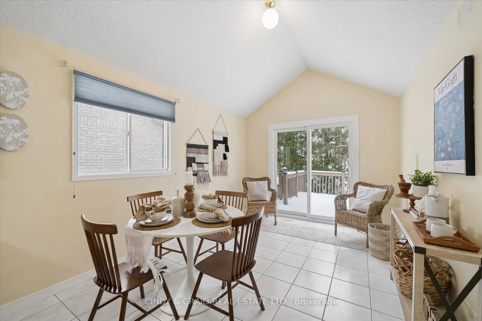 Photo 8 of 318 Sandringham Drive, Clarington, Courtice — HOMEH