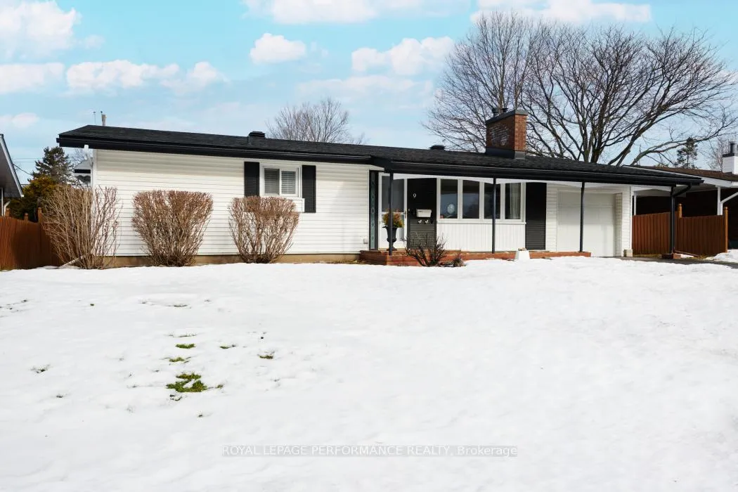 Photo 2 of 9 Kilmory Crescent, Ottawa, Borden Farm/Stewart Farm/Carleton Heights/Parkwood Hills — HOMEH