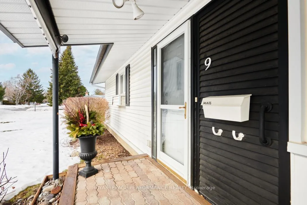 Photo 4 of 9 Kilmory Crescent, Ottawa, Borden Farm/Stewart Farm/Carleton Heights/Parkwood Hills — HOMEH