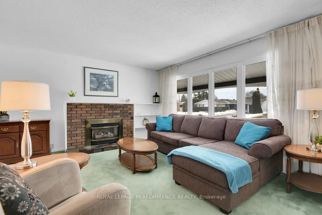 Photo 7 of 9 Kilmory Crescent, Ottawa, Borden Farm/Stewart Farm/Carleton Heights/Parkwood Hills — HOMEH