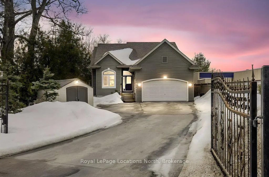 Front of 1094 River Road W