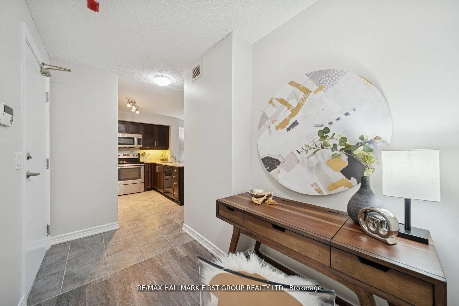 Photo 6 of Unit 406, 1600 Charles Street, Whitby, Port Whitby — HOMEH