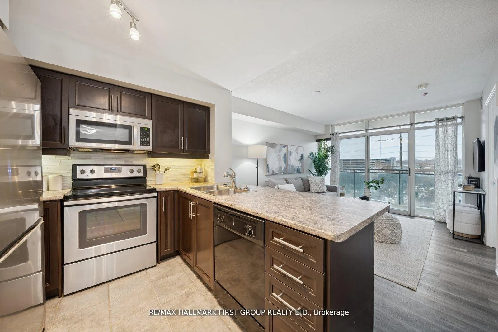 Photo 12 of Unit 406, 1600 Charles Street, Whitby, Port Whitby — HOMEH