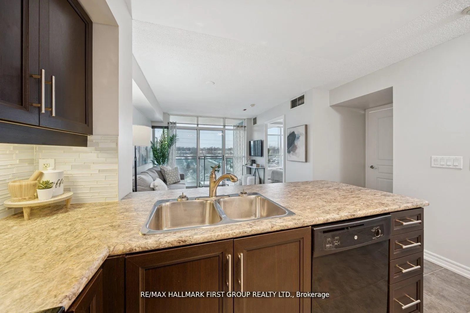 Photo 13 of Unit 406, 1600 Charles Street, Whitby, Port Whitby — HOMEH