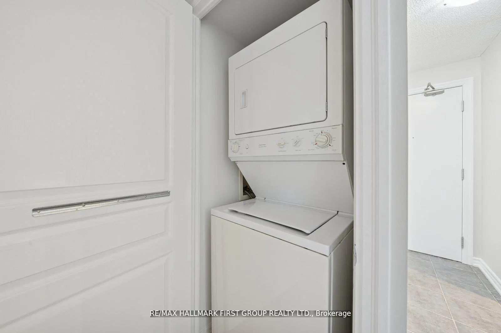 Photo 19 of Unit 406, 1600 Charles Street, Whitby, Port Whitby — HOMEH