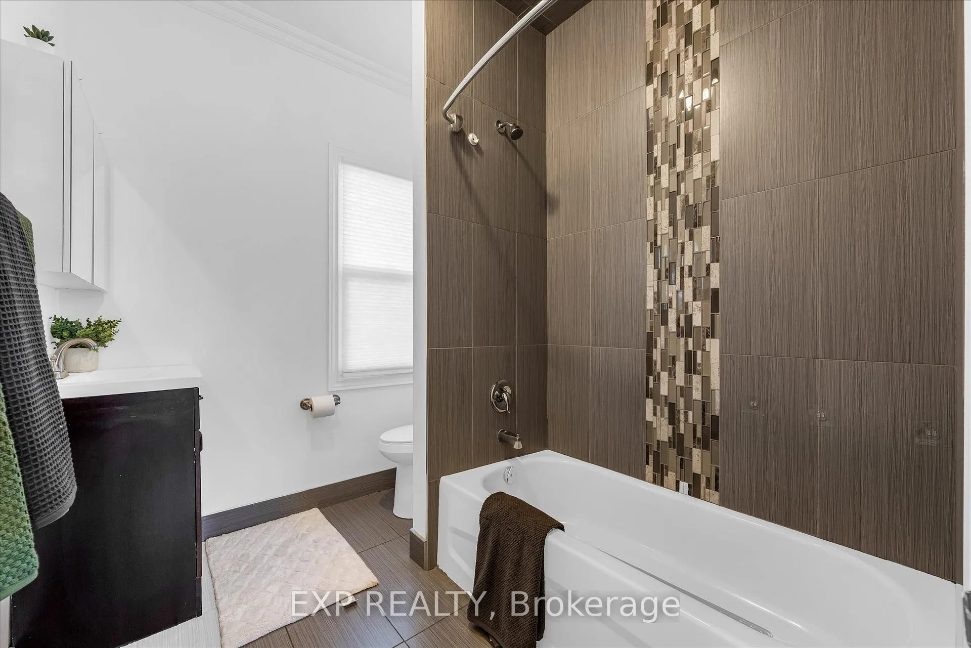 Photo 15 of 21 East 21st Street, Hamilton, Eastmount — HOMEH