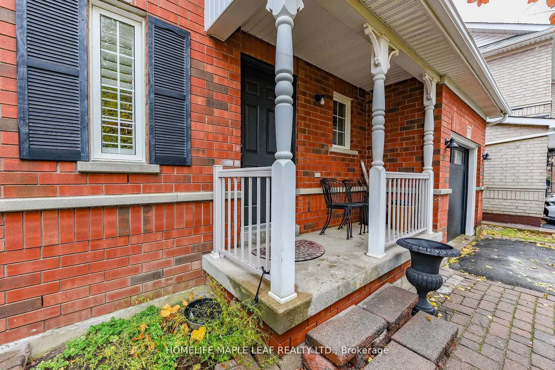 Photo 5 of 250 Brisdale Drive, Brampton, Fletcher's Meadow — HOMEH