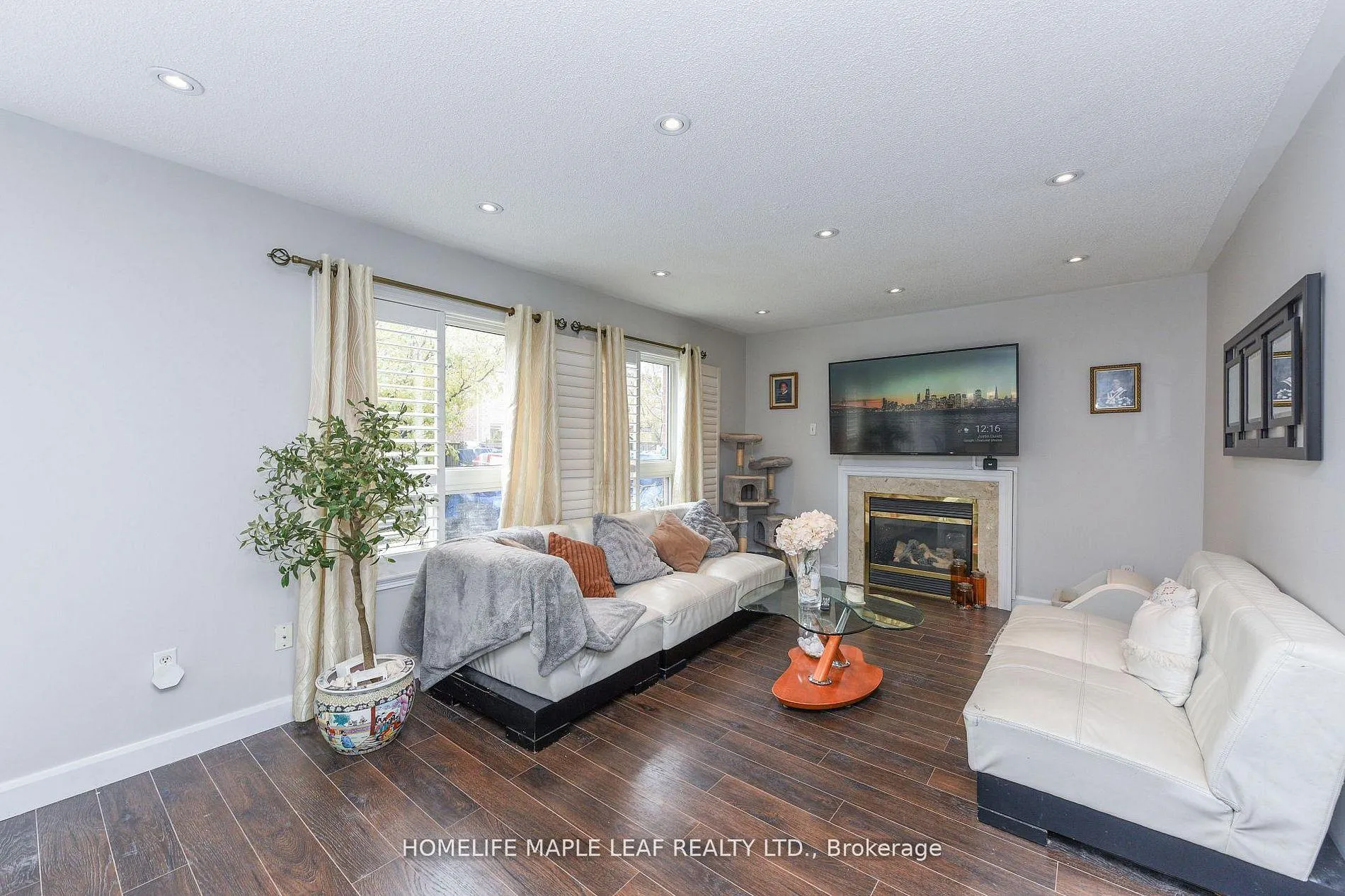 Photo 8 of 250 Brisdale Drive, Brampton, Fletcher's Meadow — HOMEH