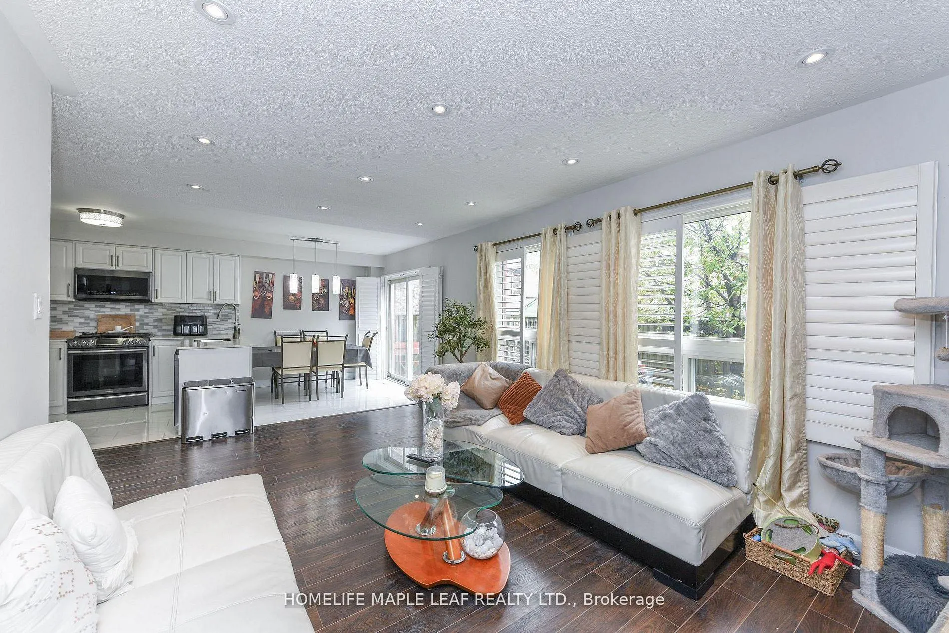 Photo 9 of 250 Brisdale Drive, Brampton, Fletcher's Meadow — HOMEH