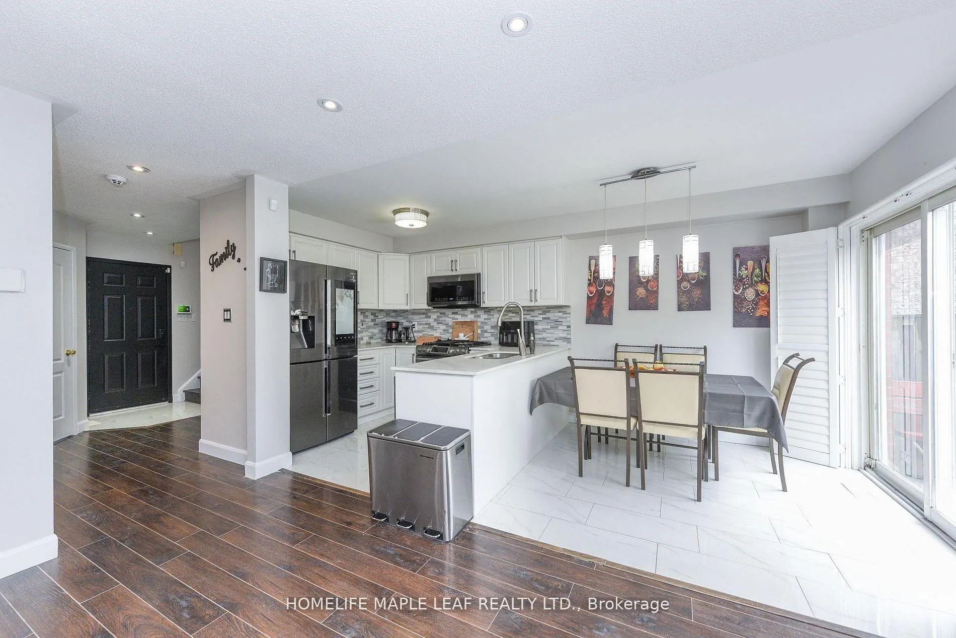 Photo 10 of 250 Brisdale Drive, Brampton, Fletcher's Meadow — HOMEH