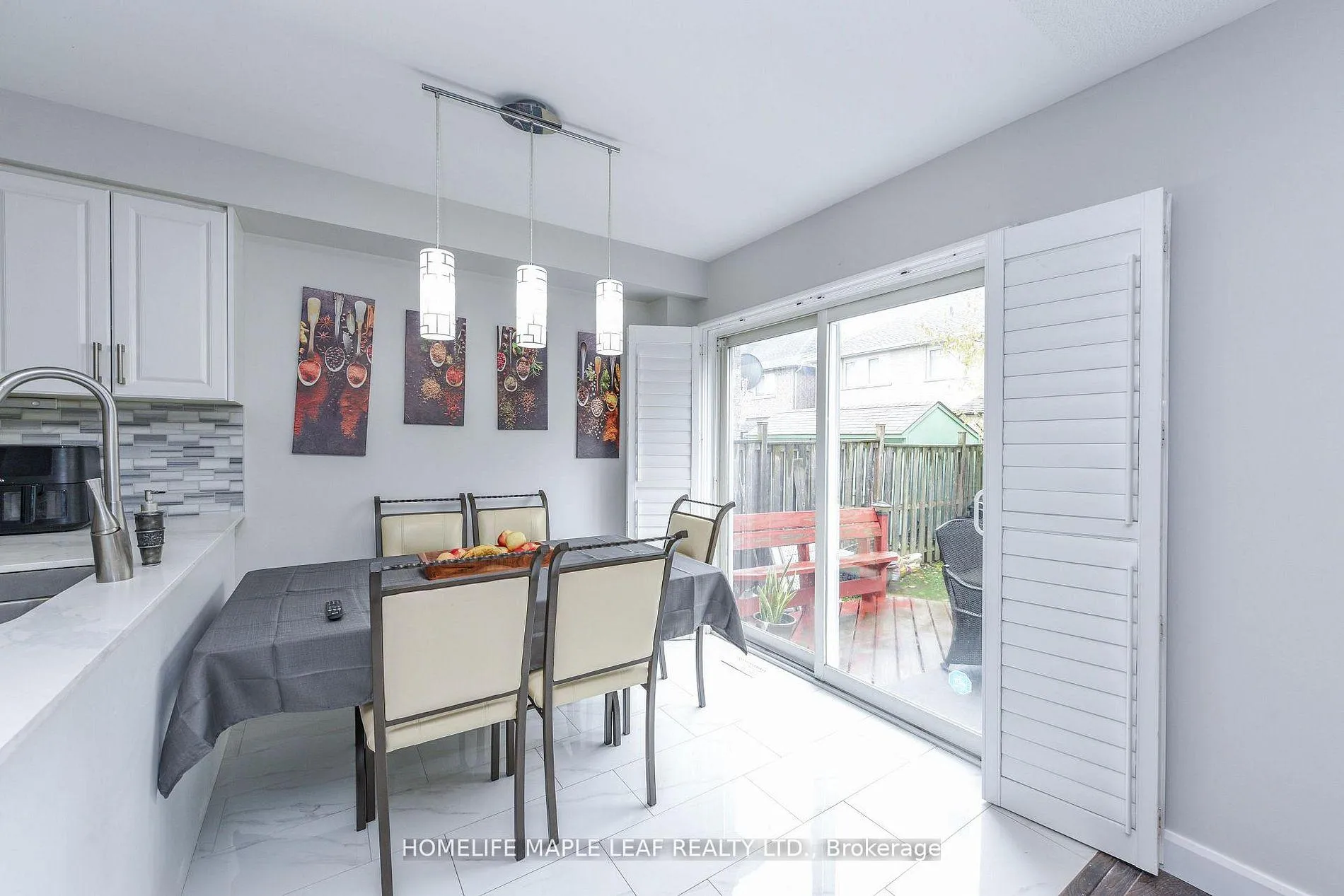 Photo 11 of 250 Brisdale Drive, Brampton, Fletcher's Meadow — HOMEH