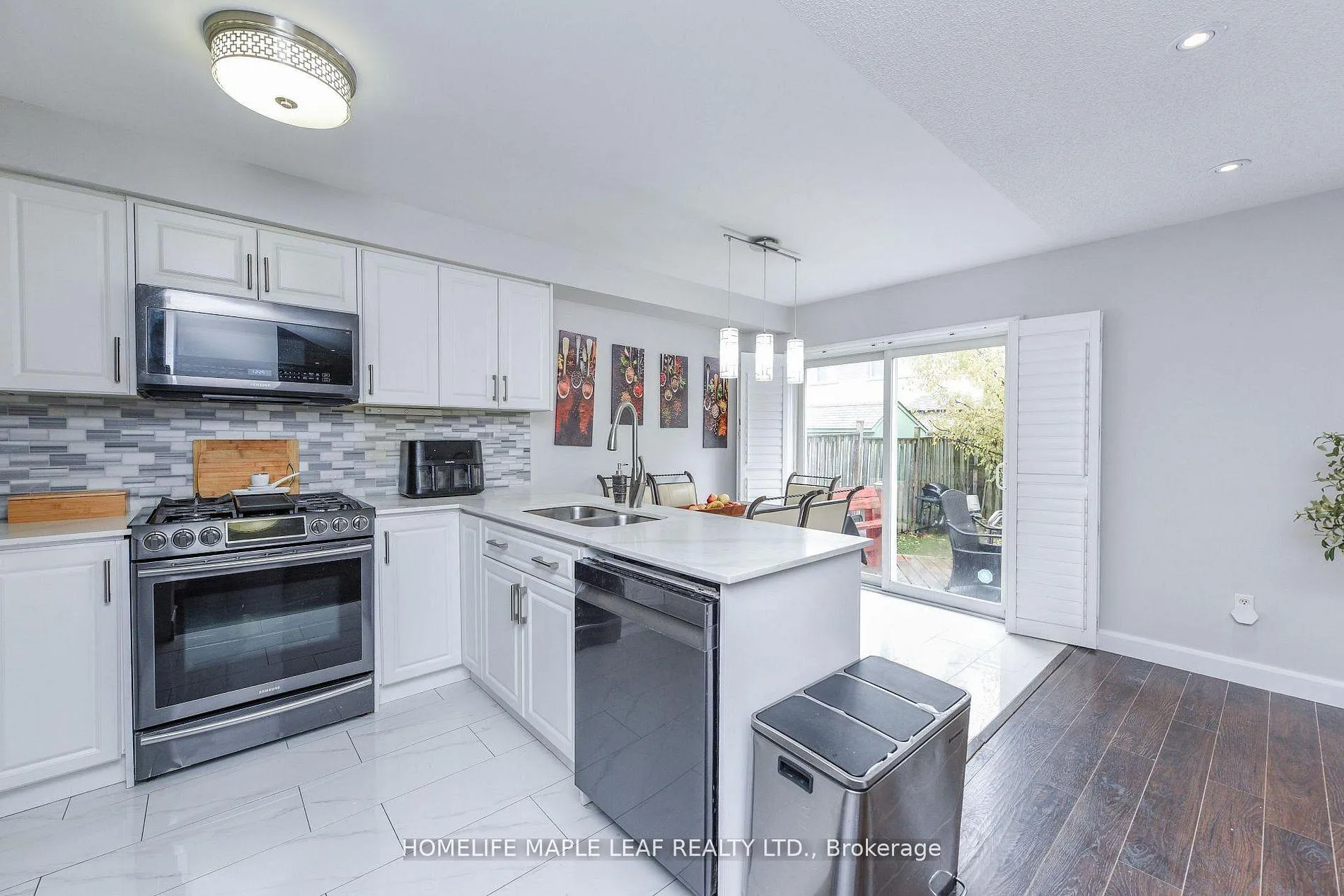 Photo 14 of 250 Brisdale Drive, Brampton, Fletcher's Meadow — HOMEH