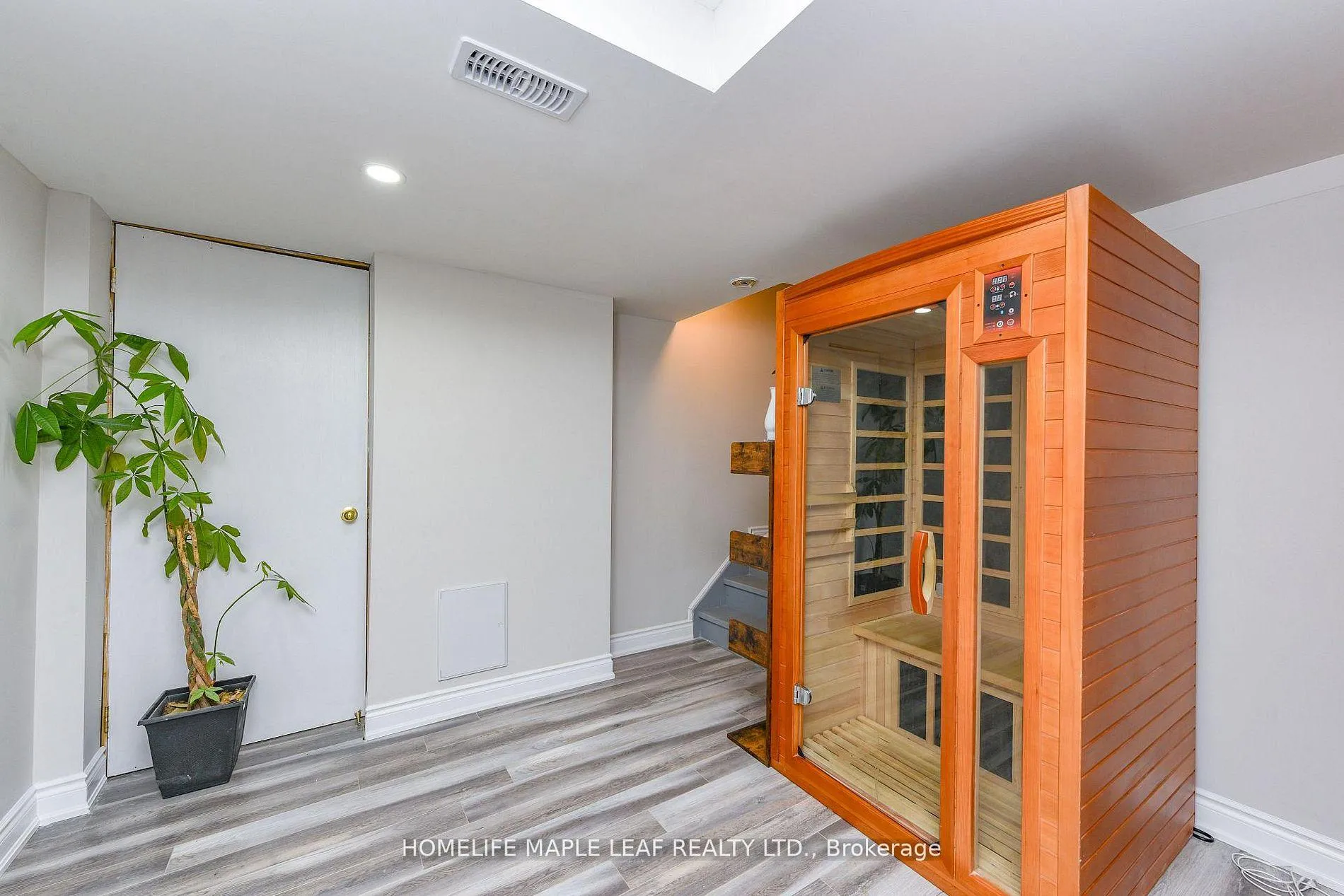 Photo 31 of 250 Brisdale Drive, Brampton, Fletcher's Meadow — HOMEH