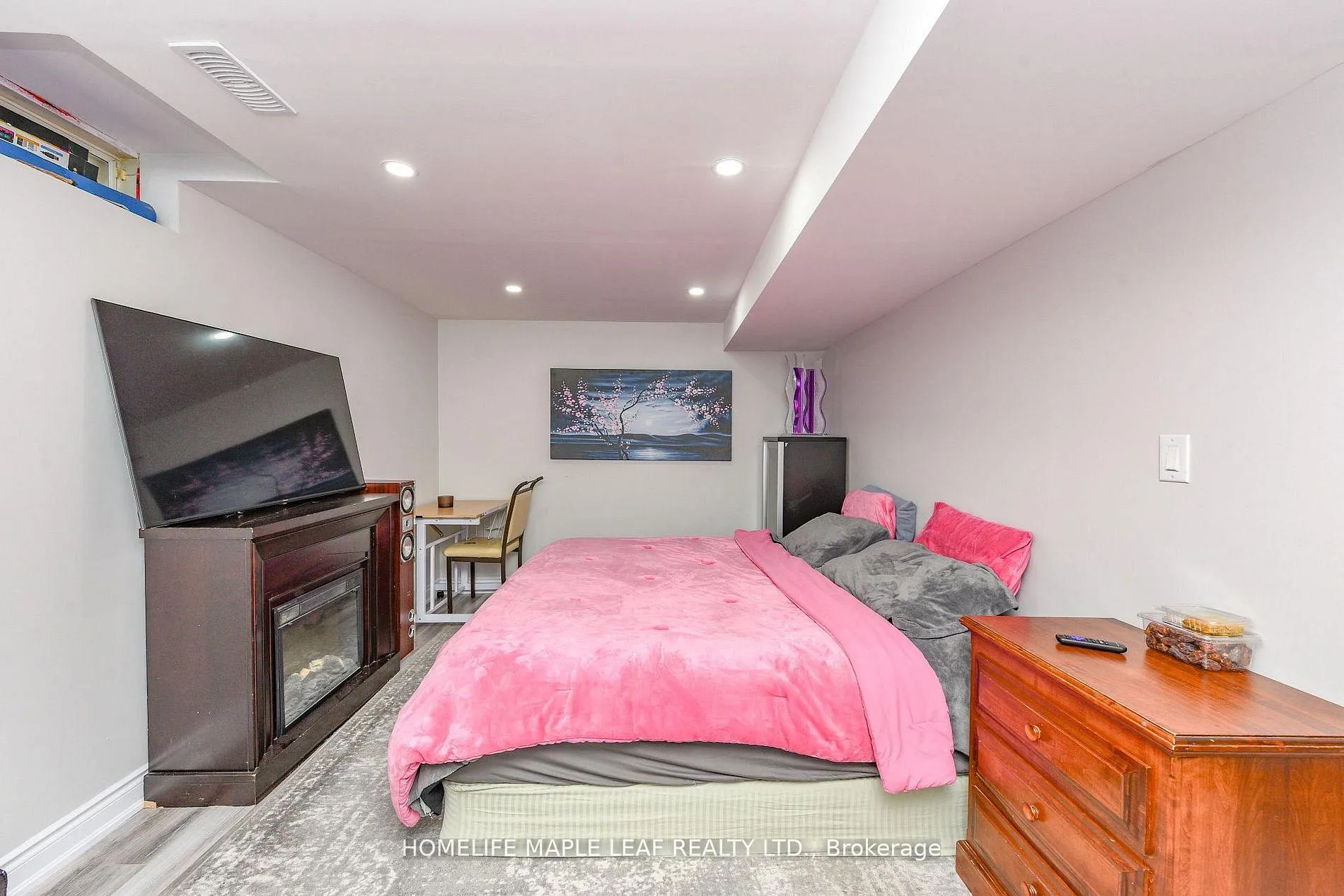 Photo 33 of 250 Brisdale Drive, Brampton, Fletcher's Meadow — HOMEH