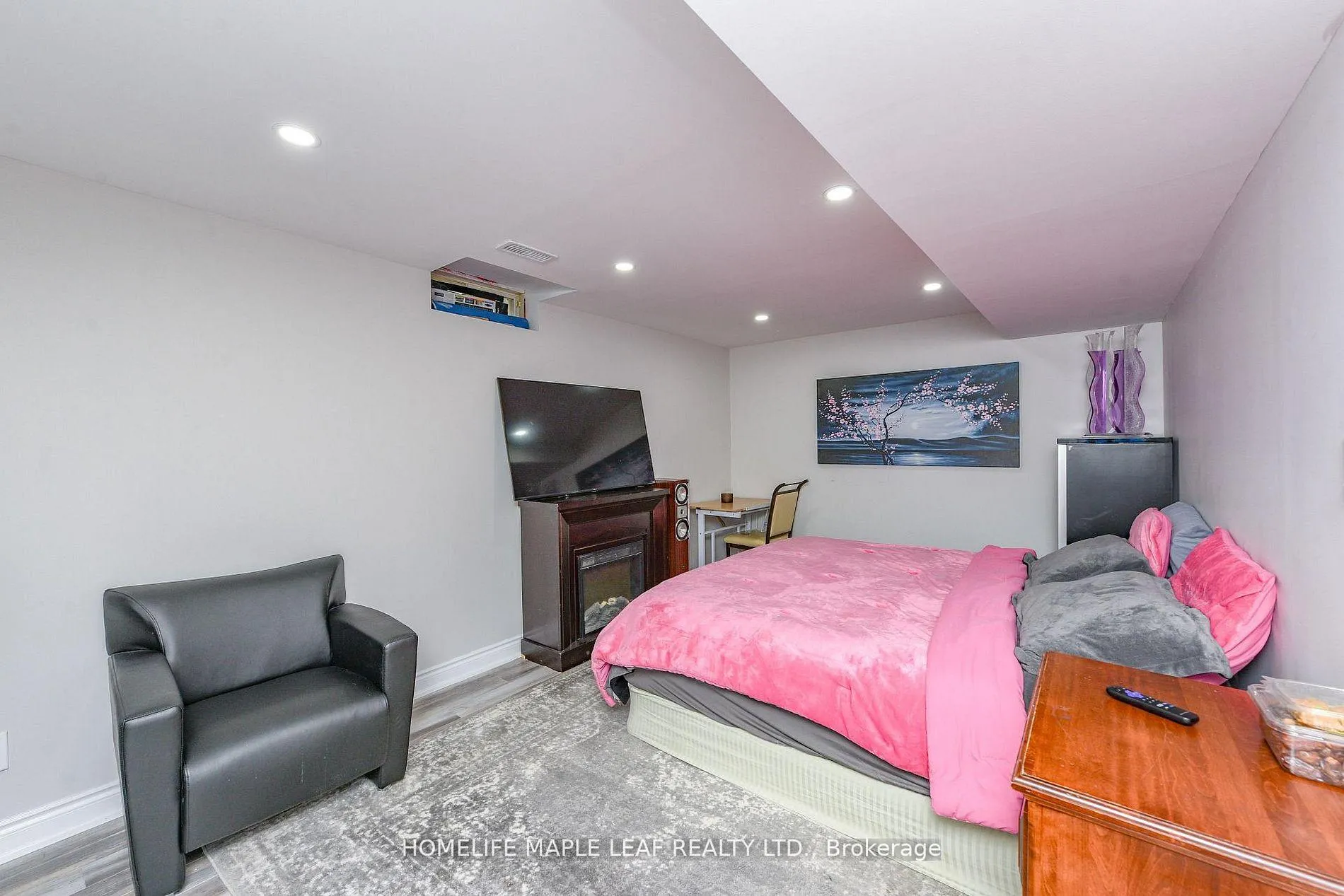 Photo 34 of 250 Brisdale Drive, Brampton, Fletcher's Meadow — HOMEH