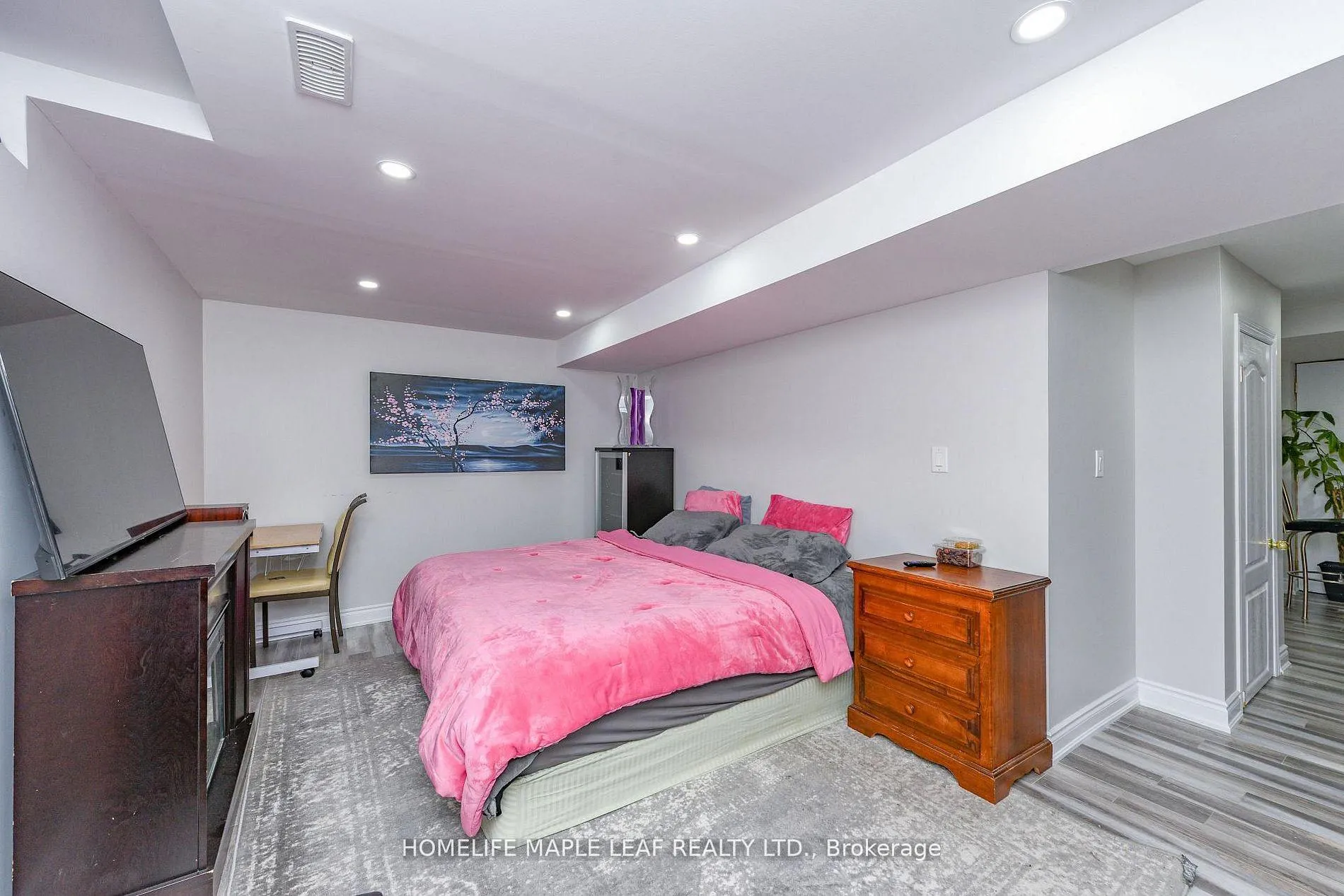 Photo 35 of 250 Brisdale Drive, Brampton, Fletcher's Meadow — HOMEH
