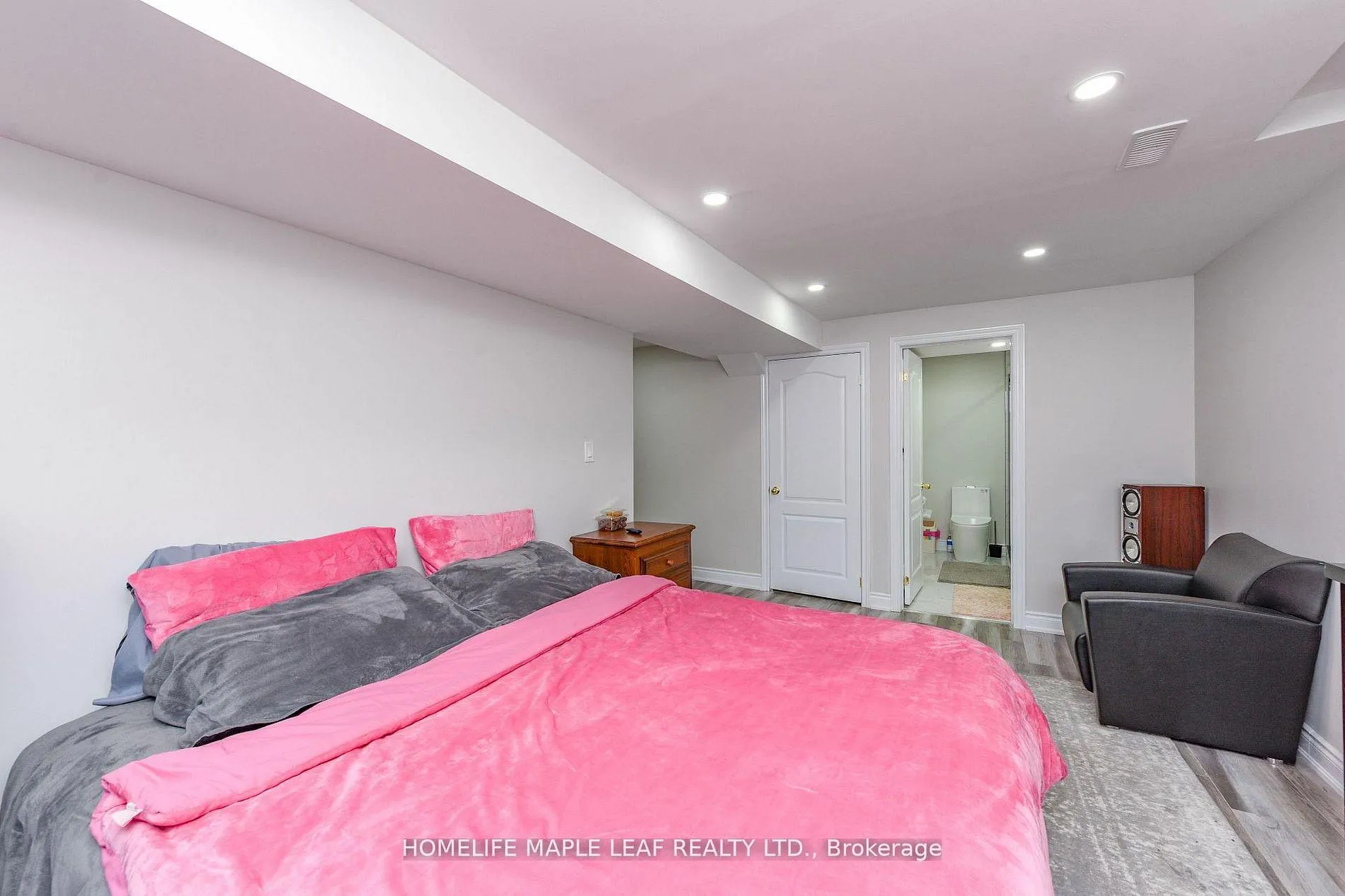 Photo 36 of 250 Brisdale Drive, Brampton, Fletcher's Meadow — HOMEH