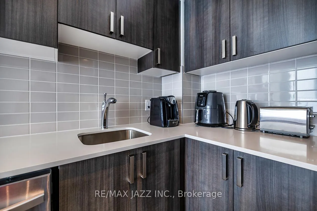 Photo 6 of Unit 1703, 1480 Bayly Street, Pickering, Bay Ridges — HOMEH