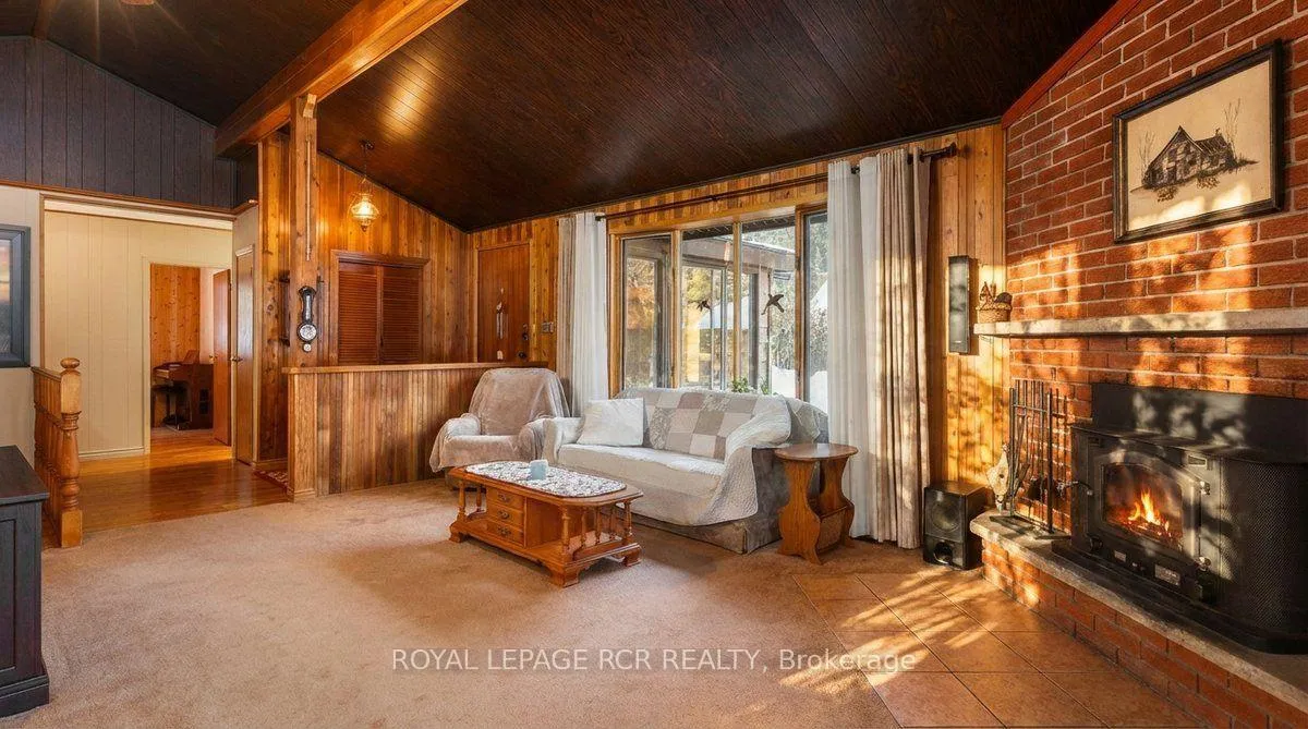 Photo 6 of 243 Ashworth Road, Uxbridge, Rural Uxbridge — HOMEH