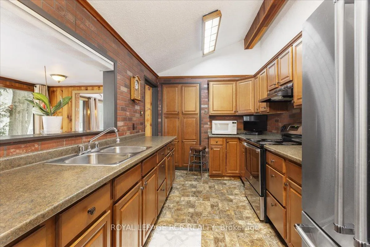 Photo 11 of 243 Ashworth Road, Uxbridge, Rural Uxbridge — HOMEH