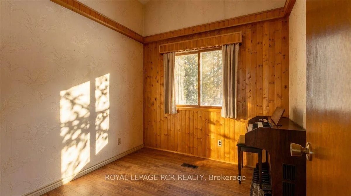 Photo 15 of 243 Ashworth Road, Uxbridge, Rural Uxbridge — HOMEH