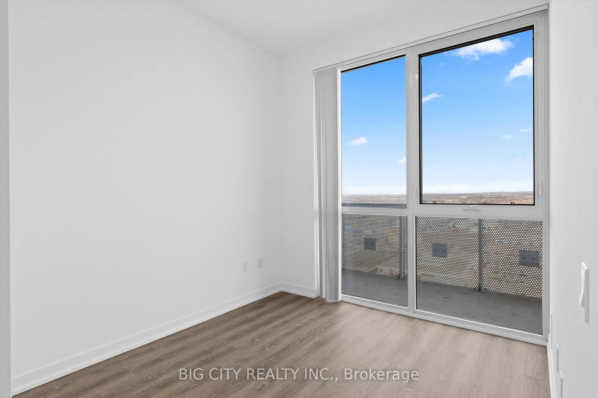 Photo 7 of Unit 3702, 8 Interchange Way, Vaughan, Vaughan Corporate Centre — HOMEH