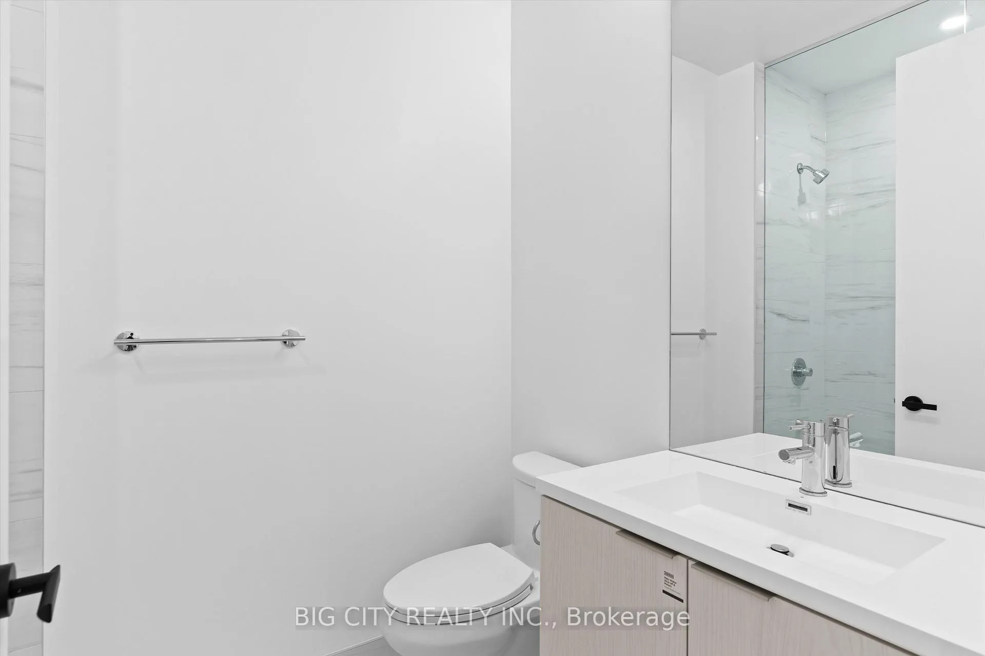 Photo 9 of Unit 3702, 8 Interchange Way, Vaughan, Vaughan Corporate Centre — HOMEH