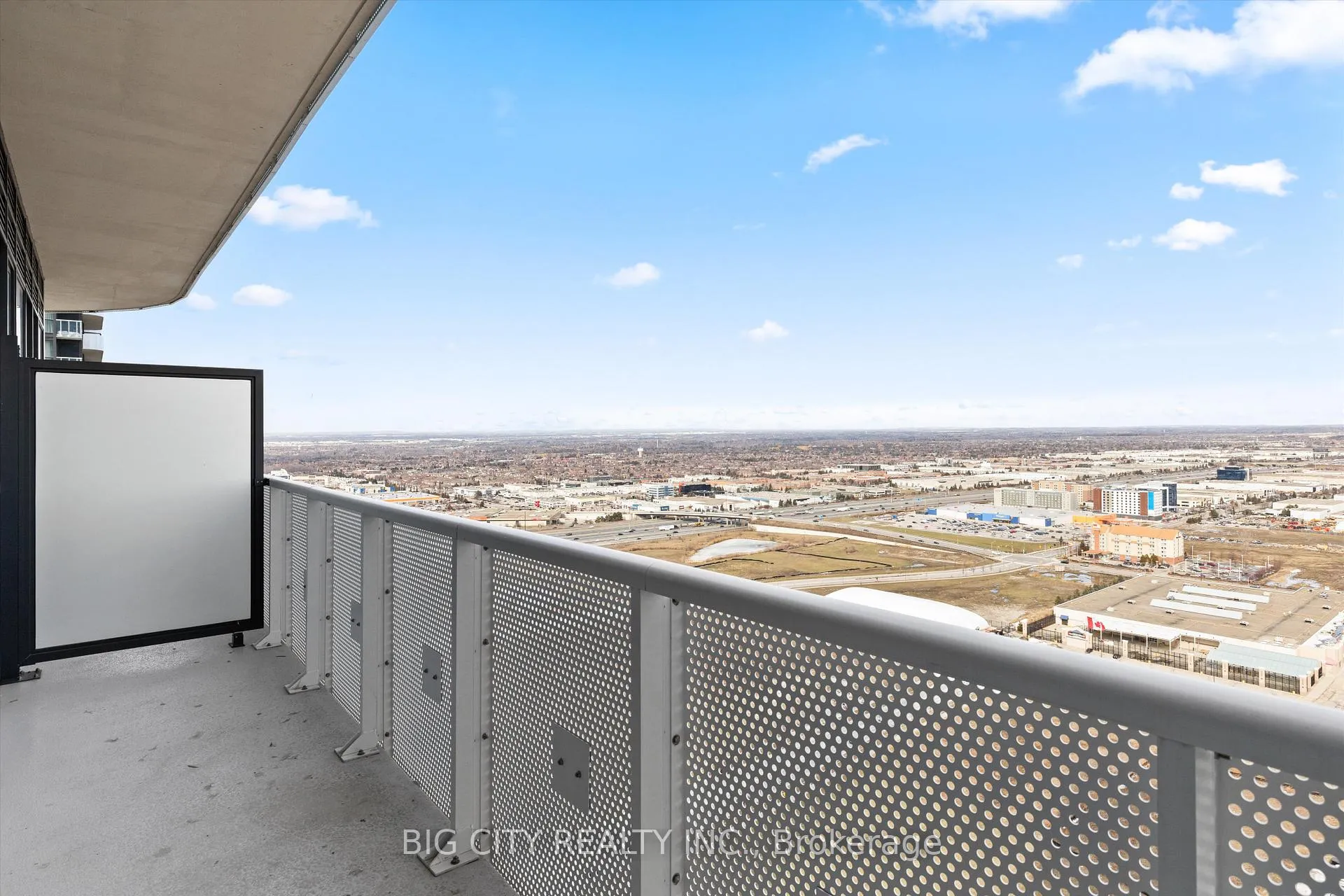 Photo 12 of Unit 3702, 8 Interchange Way, Vaughan, Vaughan Corporate Centre — HOMEH