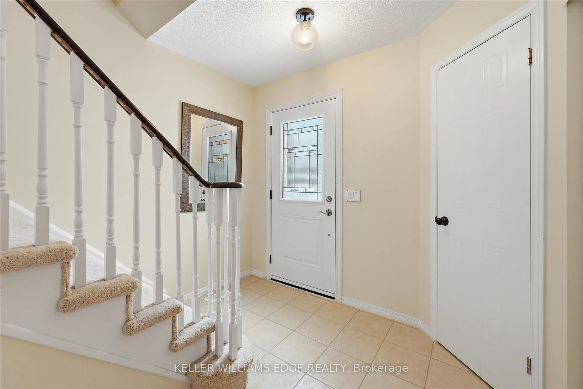 Photo 2 of 38 Grindstone Way, Hamilton, Waterdown — HOMEH
