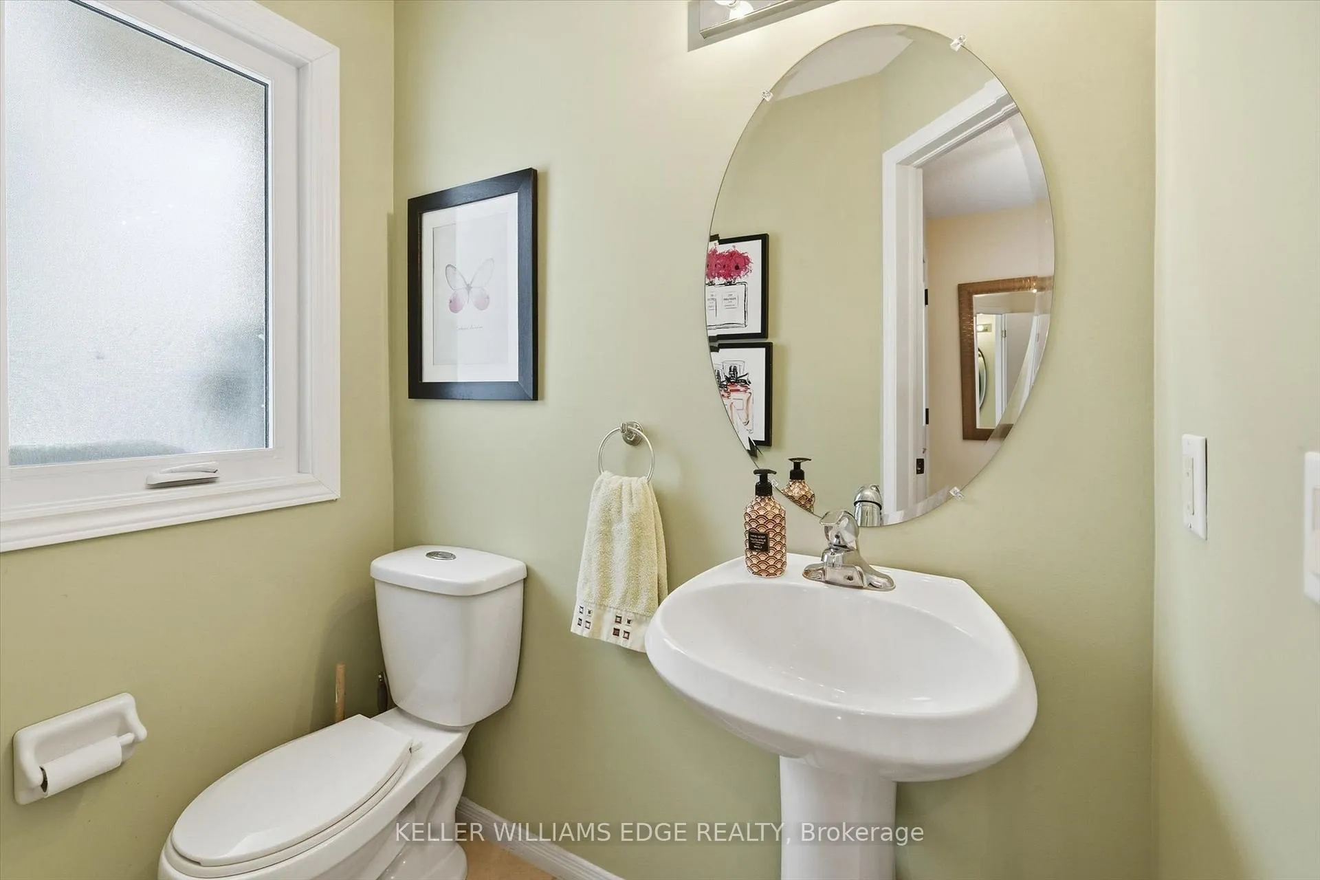 Photo 3 of 38 Grindstone Way, Hamilton, Waterdown — HOMEH