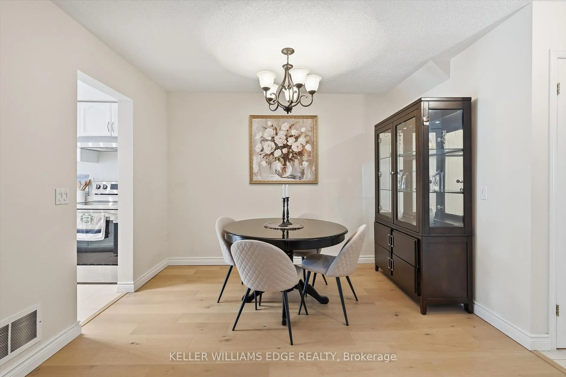 Photo 4 of 38 Grindstone Way, Hamilton, Waterdown — HOMEH