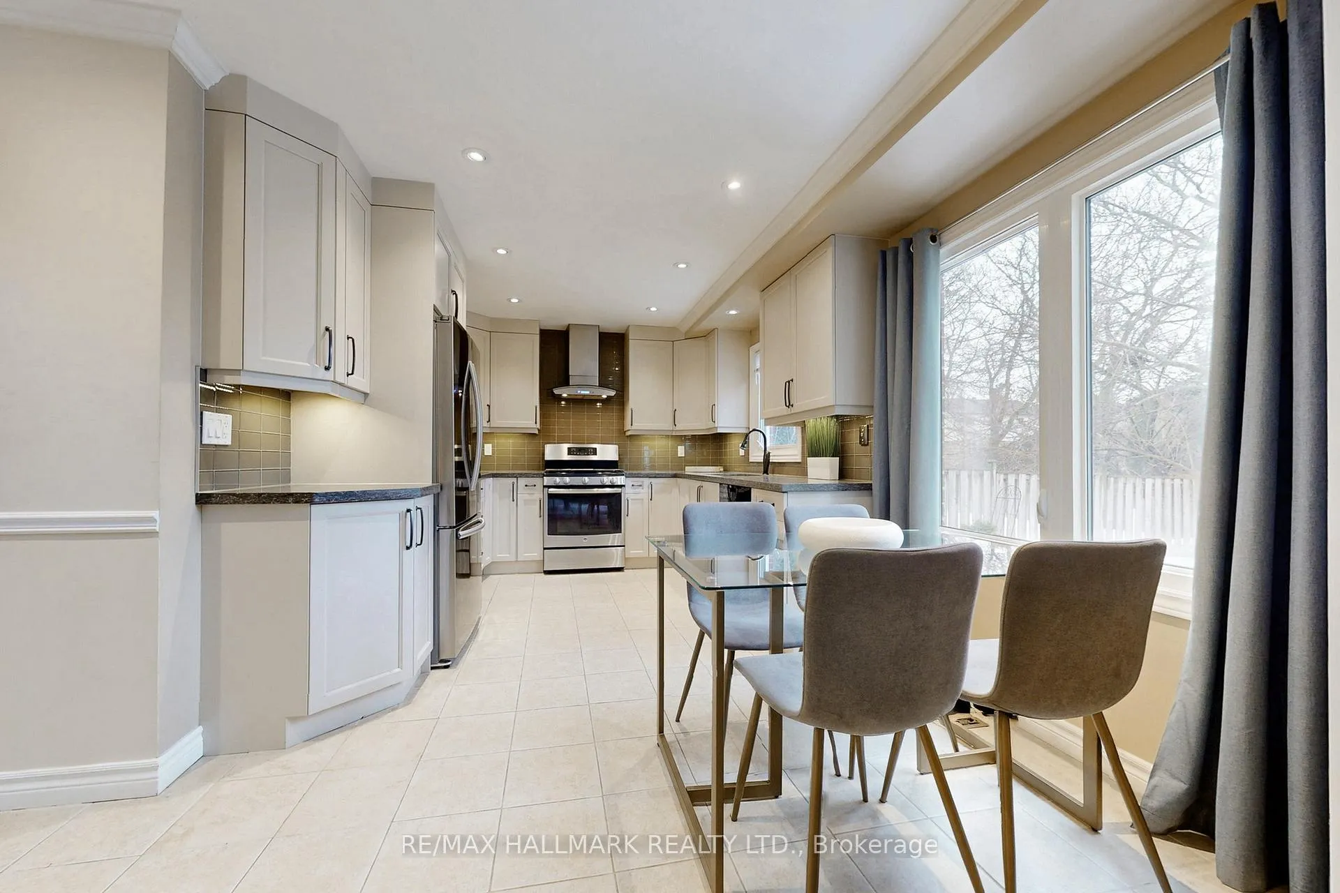 Photo 13 of 45 Larkin Avenue, Markham, Markham Village — HOMEH
