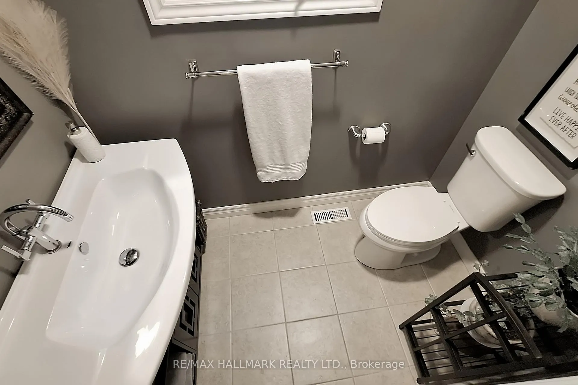Photo 18 of 45 Larkin Avenue, Markham, Markham Village — HOMEH