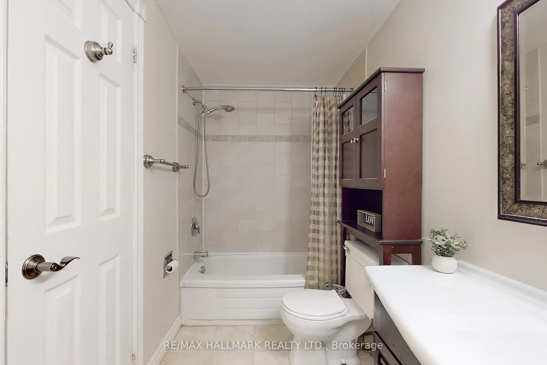 Photo 25 of 45 Larkin Avenue, Markham, Markham Village — HOMEH
