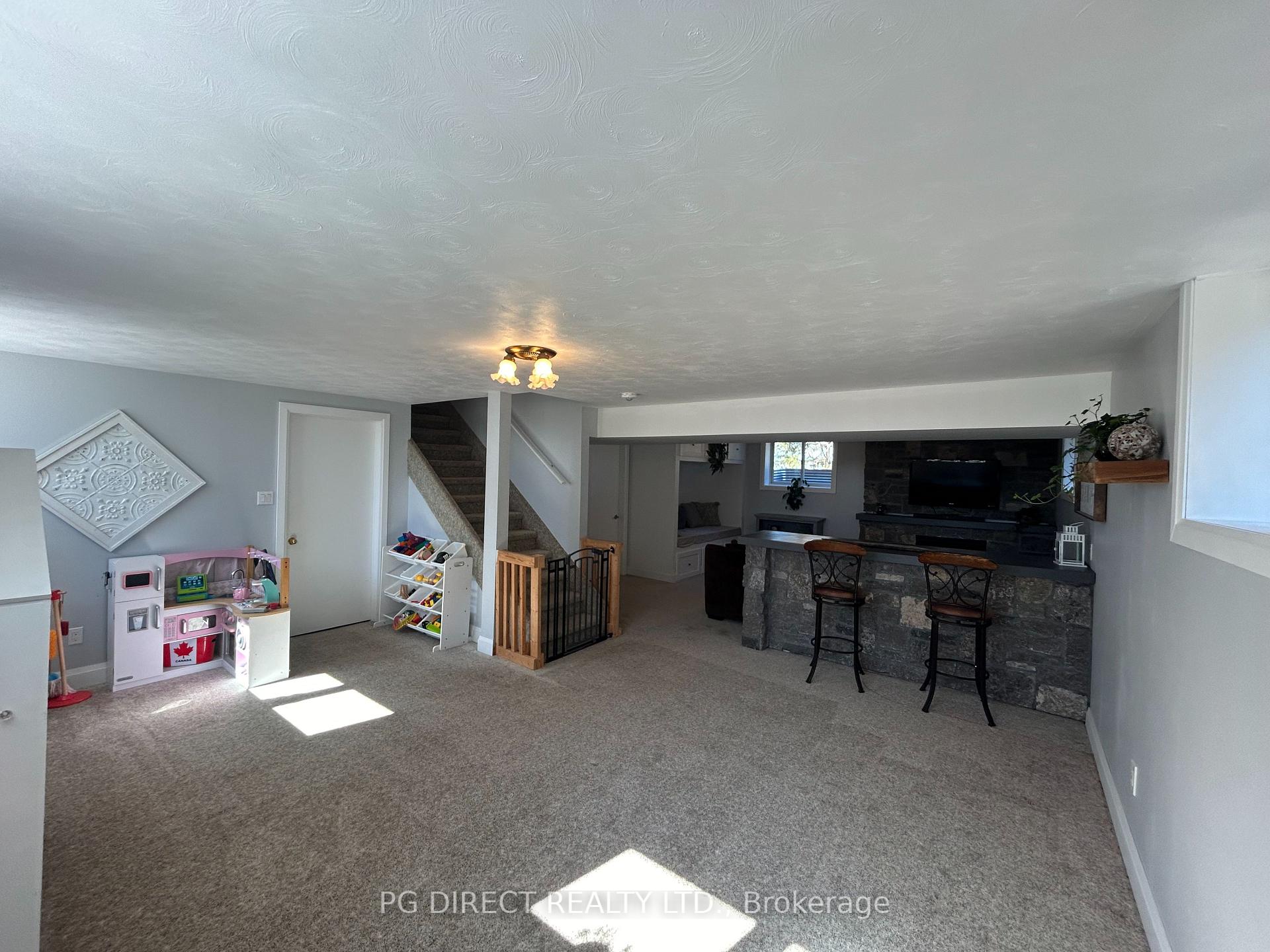 Photo 14 of 7799 Eighth Line, Mapleton, Rural Mapleton — HOMEH