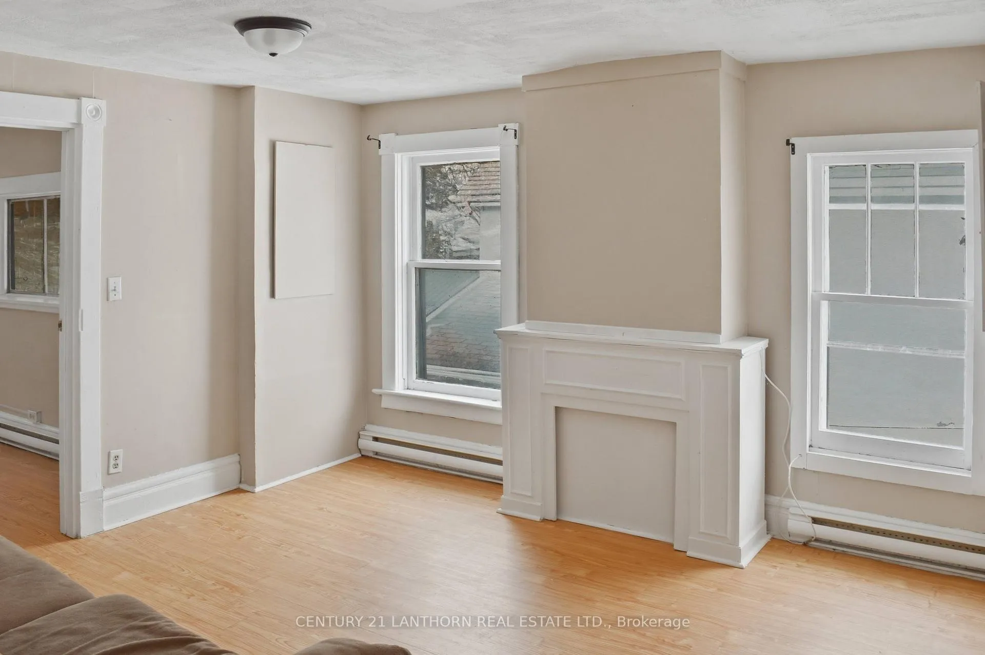 Photo 2 of 100 Chatham Street, Belleville, Belleville Ward — HOMEH