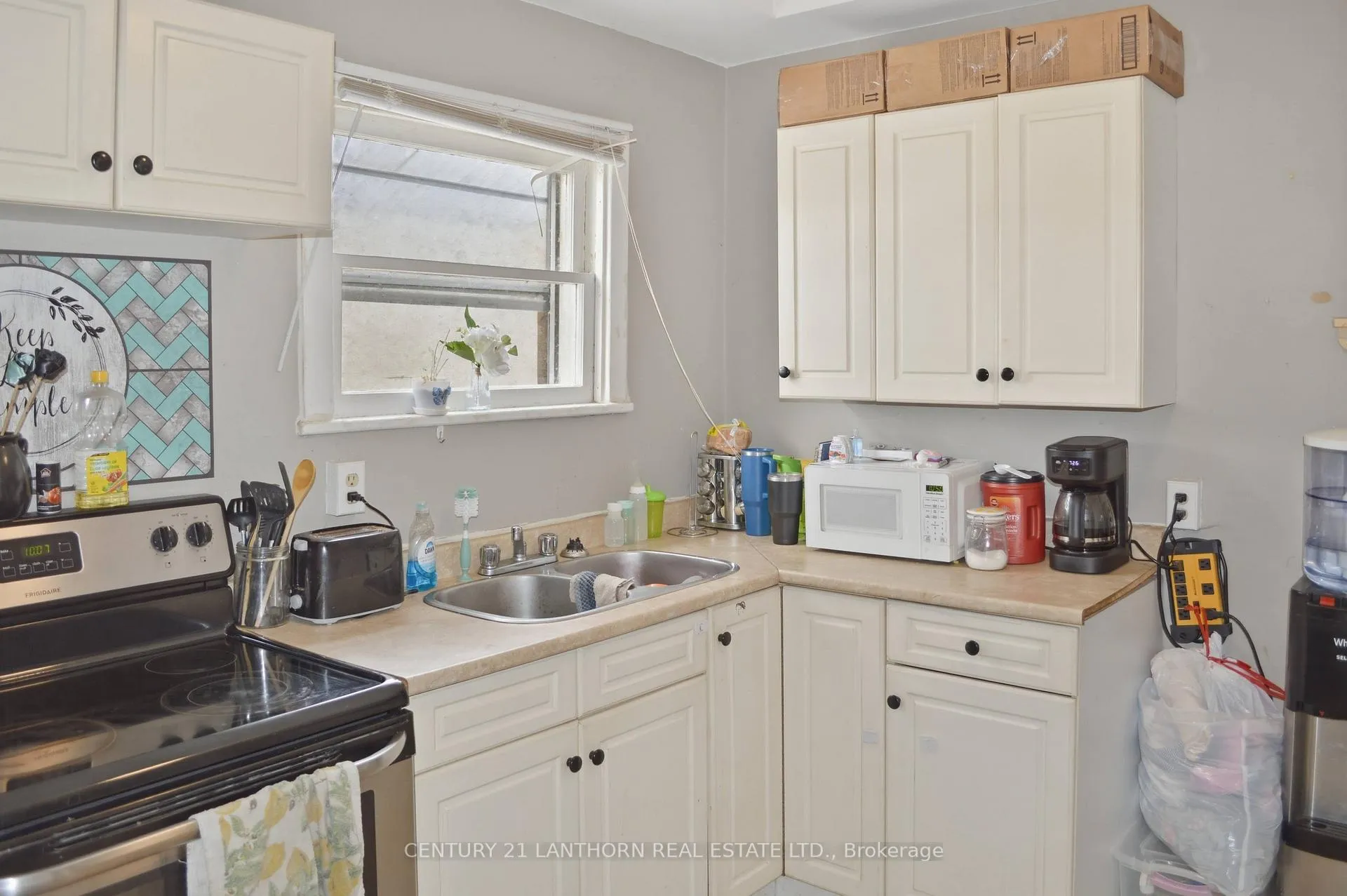 Photo 4 of 100 Chatham Street, Belleville, Belleville Ward — HOMEH