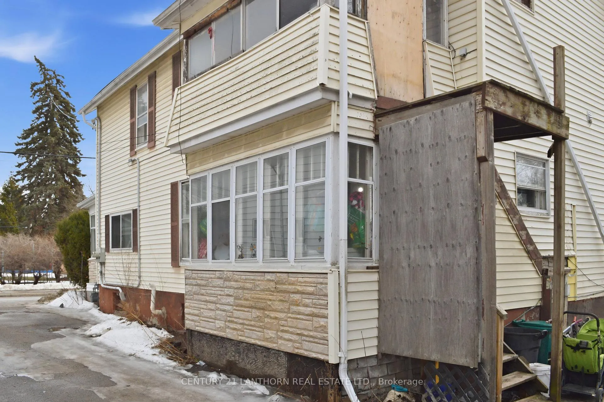 Photo 10 of 100 Chatham Street, Belleville, Belleville Ward — HOMEH