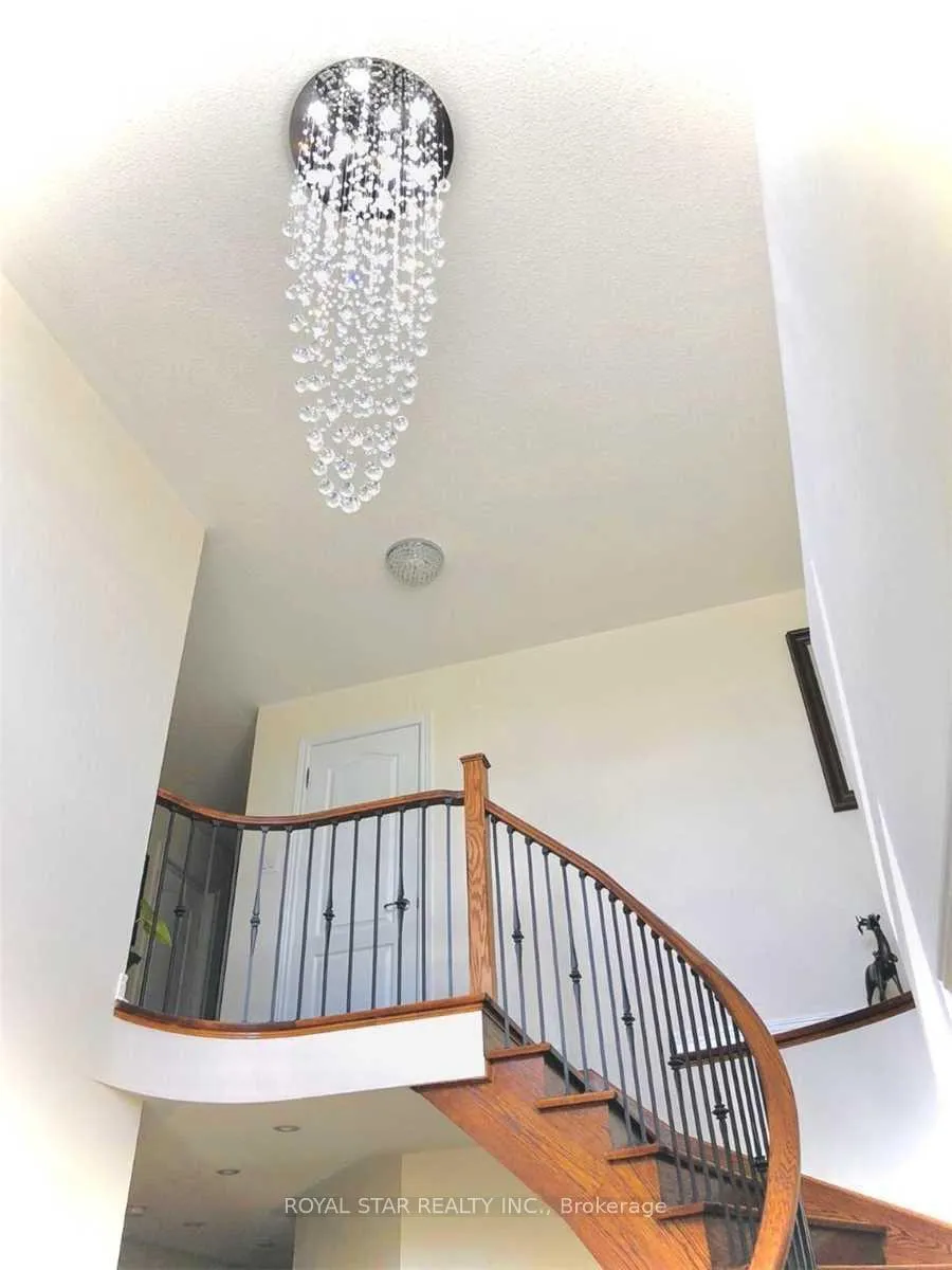 Photo 5 of 38 Riverglen Street, Brampton, Bram East — HOMEH
