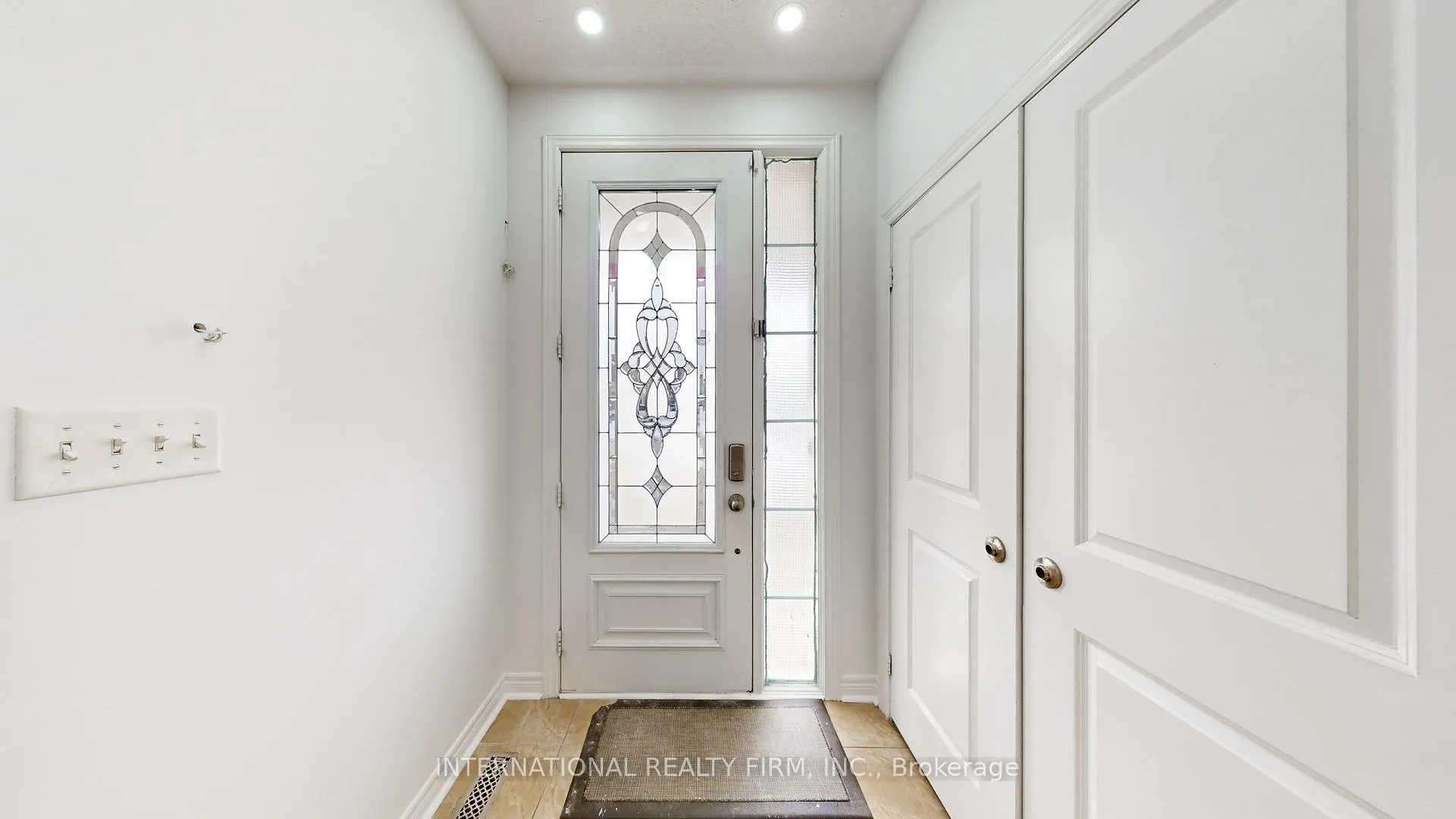 Photo 5 of 50 Biddens Square, Brampton, Bram East — HOMEH