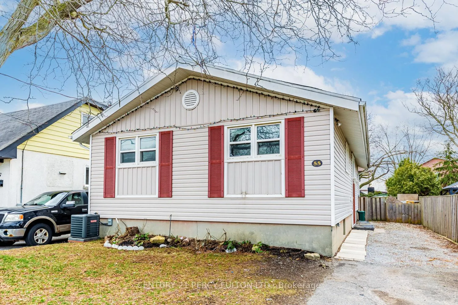 Photo 1 of 55 Glovers Road E, Oshawa, Samac — HOMEH